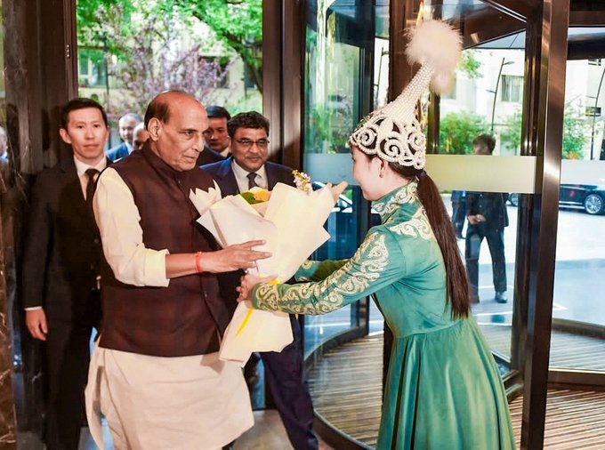 প্রতিরক্ষামন্ত্রী রাজনাথ সিং আজ কিরঘিজস্থানের বিশকেকে সাংহাই সহযোগিতা সংগঠন SCOর প্রতিরক্ষামন্ত্রীদের বৈঠকে যোগ দেবেন।
