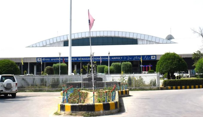 US tourists detained in Jammu & Kashmir after satellite phone recovered from their luggage