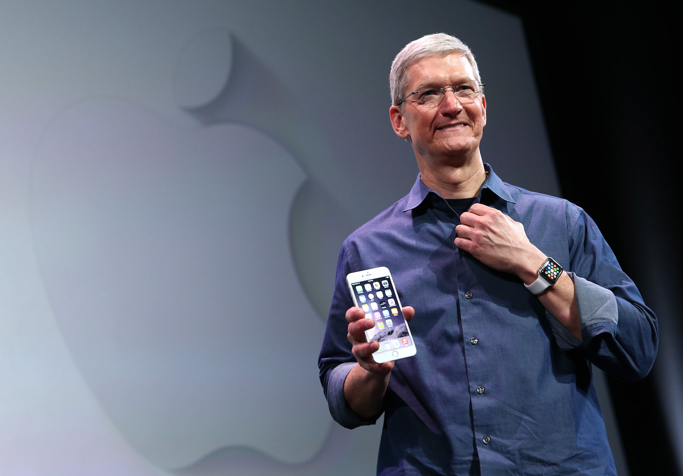 Apple CEO Tim Cook to step down after 15 years in leadership role
