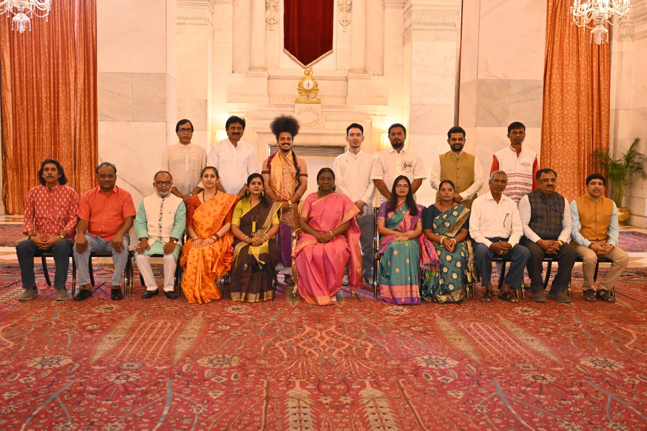 President Murmu meets group of artists of traditional art forms at Rashtrapati Bhavan 