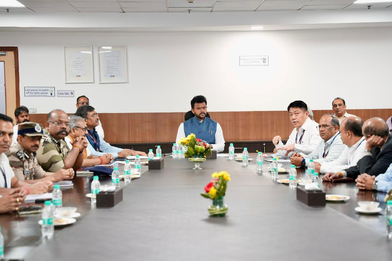 केंद्रीय मंत्री राम मोहन नायडू ने दिल्ली हवाई अड्डे पर हब-एंड-स्पोक मॉडल की तैयारियों की समीक्षा की