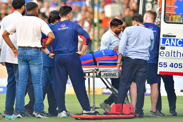 Delhi Capitals Pacer Lungi Ngidi Taken Off Field in Ambulance After Head Injury