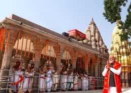 Prime Minister Narendra Modi visits Shri Kashi Vishwanath temple