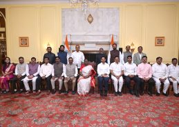 Delegation from Andhra Pradesh calls on President Droupadi Murmu at Rashtrapati Bhavan