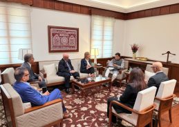 Union Minister Piyush Goyal meets delegation led by Abbott’s Executive VP & Group President Lisa Earnhardt