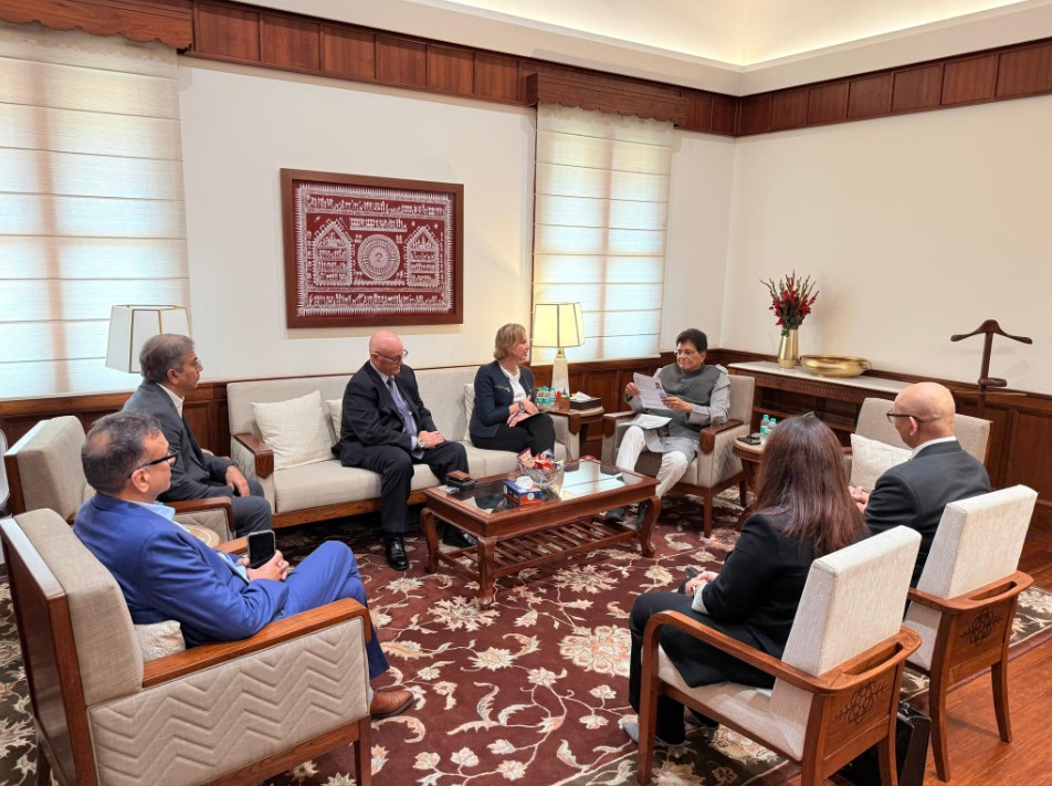 Union Minister Piyush Goyal meets delegation led by Abbott’s Executive VP & Group President Lisa Earnhardt