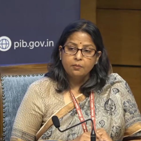 Government assures, supply of petrol, diesel, LPG & PNG remains normal across country; Issues order to double sales of 5kg LPG cylinders