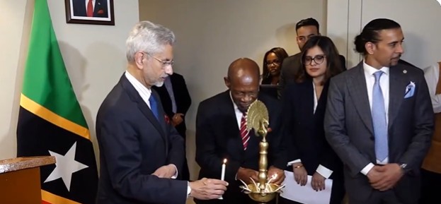 विदेश मंत्री डॉ. एस. जयशंकर और डॉ. डेंज़िल डगलस ने नई दिल्ली में सेंट किट्स और नेविस के उच्चायोग का उद्घाटन किया