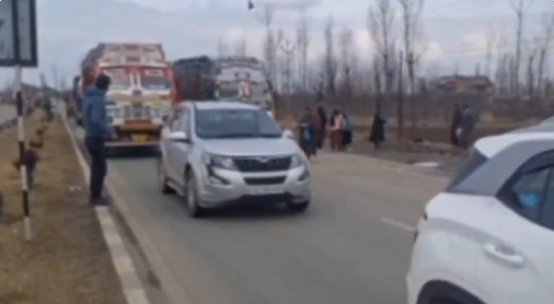 जम्मू-कश्मीर: भूस्खलन के बाद जम्मू-श्रीनगर राष्ट्रीय राजमार्ग 44 पर यातायात बहाल