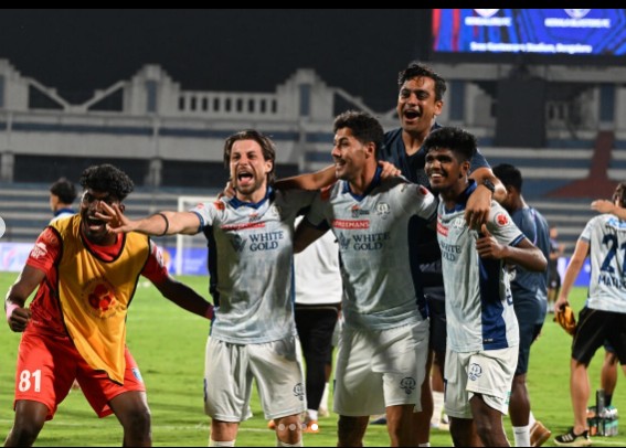 इंडियन सुपर लीग फुटबॉल: केरल ब्लास्टर्स एफसी ने बेंगलुरु एफसी को 2-1 से हराया
