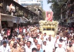 Thousands of people bid tearful farewell to legendary singer Asha Bhosle
