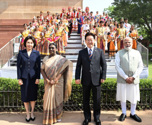 दक्षिण कोरिया के राष्ट्रपति ली जे म्योंग का राष्ट्रपति भवन में किया गया औपचारिक स्वागत