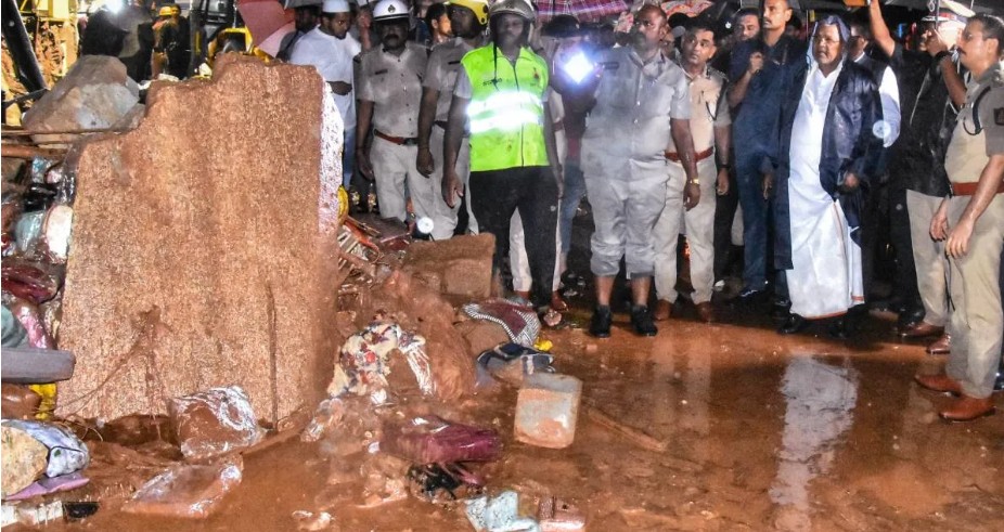 बेंगलुरु में दीवार गिरने से 7 लोगों की मौत, तीन बच्चे भी शामिल