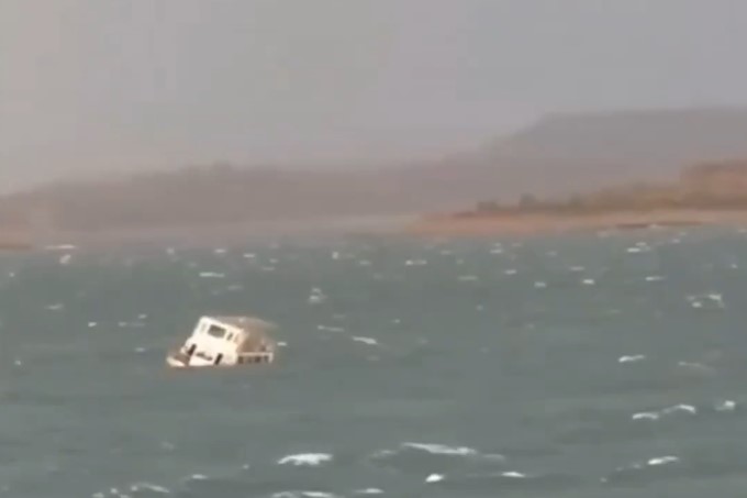 Tragic boat capsizes at Bargi Dam during evening storm in Madhya Pradesh