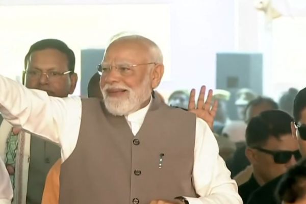 PM Modi Inaugurates ₹6,350 Crore Projects, Flags Off two New Amrit Bharat Trains in Varanasi