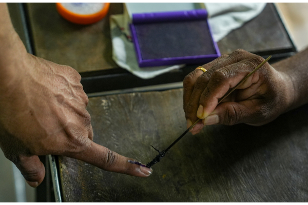 पश्चिम बंगाल विधानसभा चुनाव: अंतिम चरण में दोपहर 1 बजे तक 61% से अधिक मतदान दर्ज