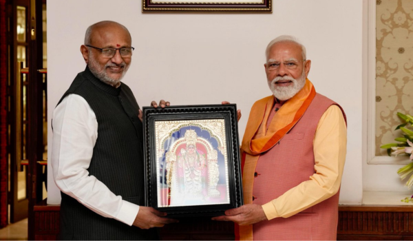 प्रधानमंत्री मोदी ने उपराष्ट्रपति से मुलाकात कर उन्हें पुथांडु और बैसाखी की शुभकामनाएं दीं