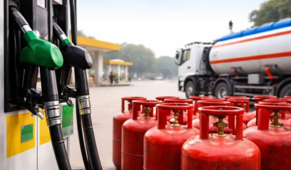सरकार ने देश में पेट्रोल, डीजल और एलपीजी की पर्याप्त उपलब्धता का आश्वासन दिया