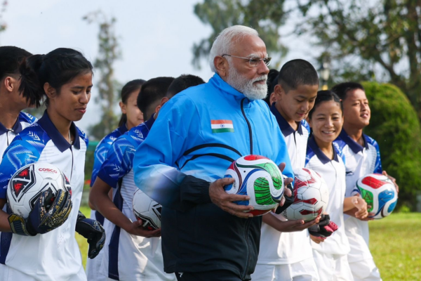 फीफा अध्यक्ष जियानी इन्फेंटिनो ने की पीएम मोदी के खेल प्रेम की सराहना