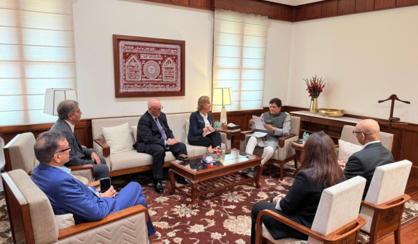 केन्द्रीय मंत्री पीयूष गोयल ने एबॉट की कार्यकारी उपाध्यक्ष लिसा अर्नहार्ट के नेतृत्व में एक प्रतिनिधिमंडल से मुलाकात की