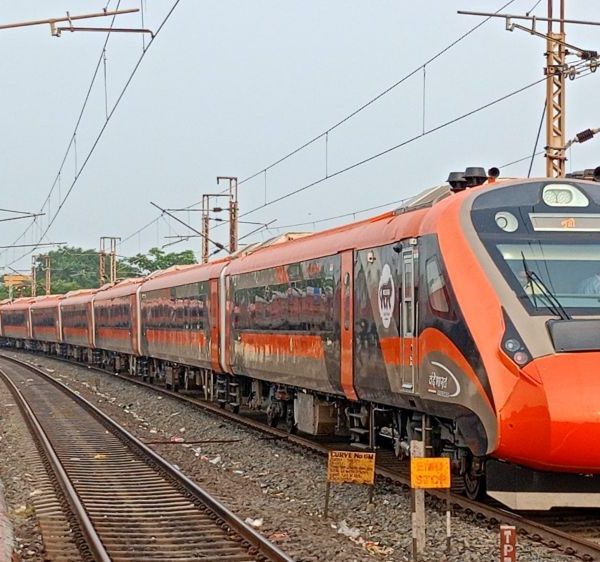 Railway Minister Ashwini Vaishnaw to flag off extended Srinagar-Katra Vande Bharat Express service