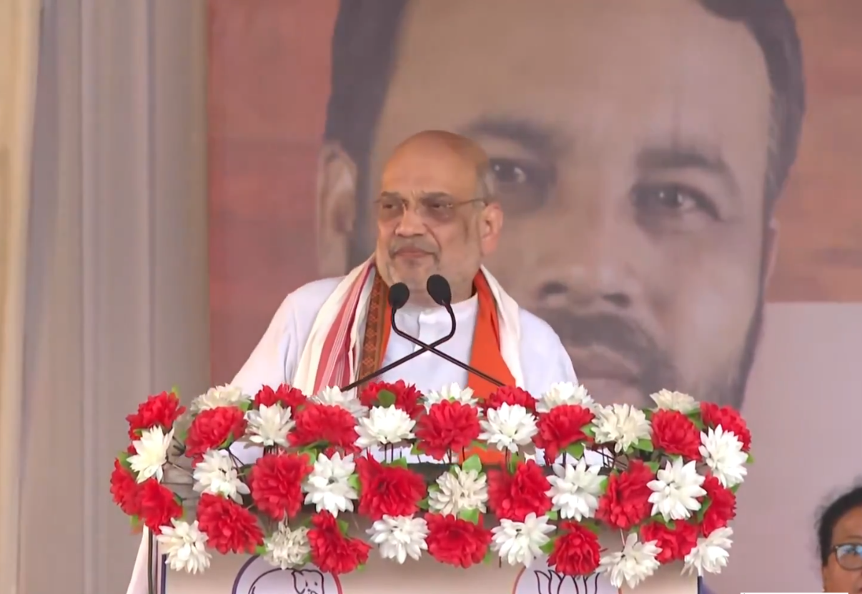 भाजपा के वरिष्ठ नेता और गृह मंत्री अमित शाह ने असम में एक चुनावी रैली को किया संबोधित