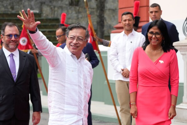 Colombian President Gustavo Petro Arrives in Venezuela to Meet Acting President Delcy Rodriguez