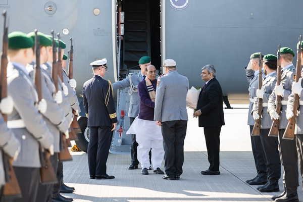 Defence Minister Rajnath Singh Arrives in Berlin, Receives Military Honours