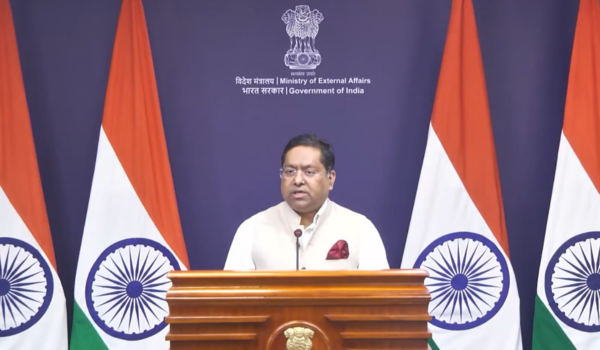 হরমুজ প্রণালী দিয়ে যাতায়াতকারী জাহাজগুলির সুরক্ষায় ব্রিটেন ও ফ্রান্সের উদ্যোগে অংশ নেওয়ার জন্য আমন্ত্রনের কথা ভারত আনুষ্ঠানিক ভাবে ঘোষনা করেছে।