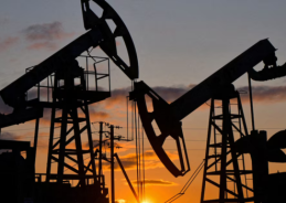 Crude Oil Prices Surge Nearly 3% Amid Reports of Extended US Blockade on Iranian Ports