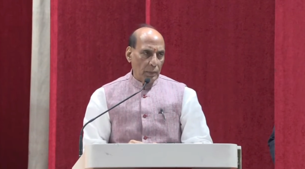 रक्षा मंत्री राजनाथ सिंह ने कहा, सरकार सैनिकों को सर्वोत्तम स्वास्थ्य सुविधाएं प्रदान करने के लिए प्रतिबद्ध