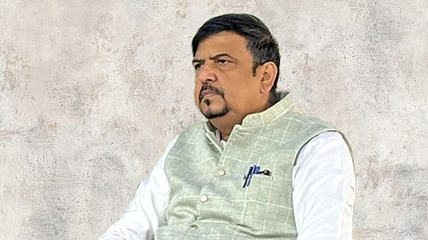 পুর নিয়োগ দুর্নীতি মামলায় রাজ্যের প্রাক্তন দমকলমন্ত্রী সুজিত বসুকে গ্রেপ্তার করেছে ইডি। তাকে আজ আদালতে তোলা হবে।