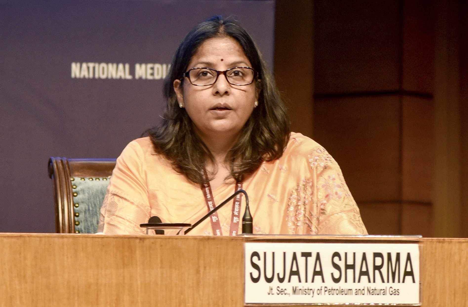 देशभर में घरेलू एलपीजी की सुचारू आपूर्ति जारी, कमी की कोई रिपोर्ट नहीं: पेट्रोलियम और प्राकृतिक गैस मंत्रालय