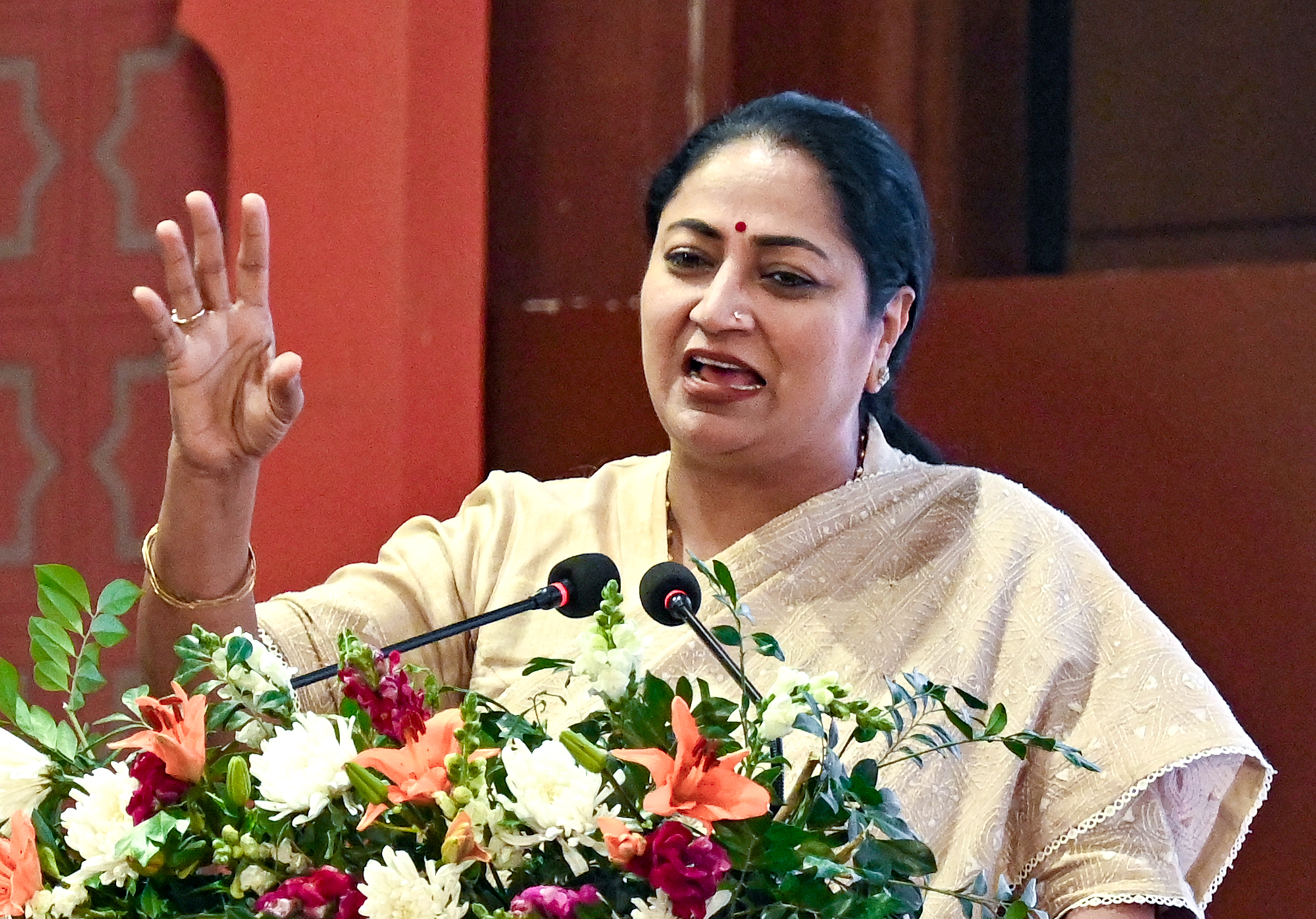 Delhi CM directs govt officials to minimise the use of  vehicles
