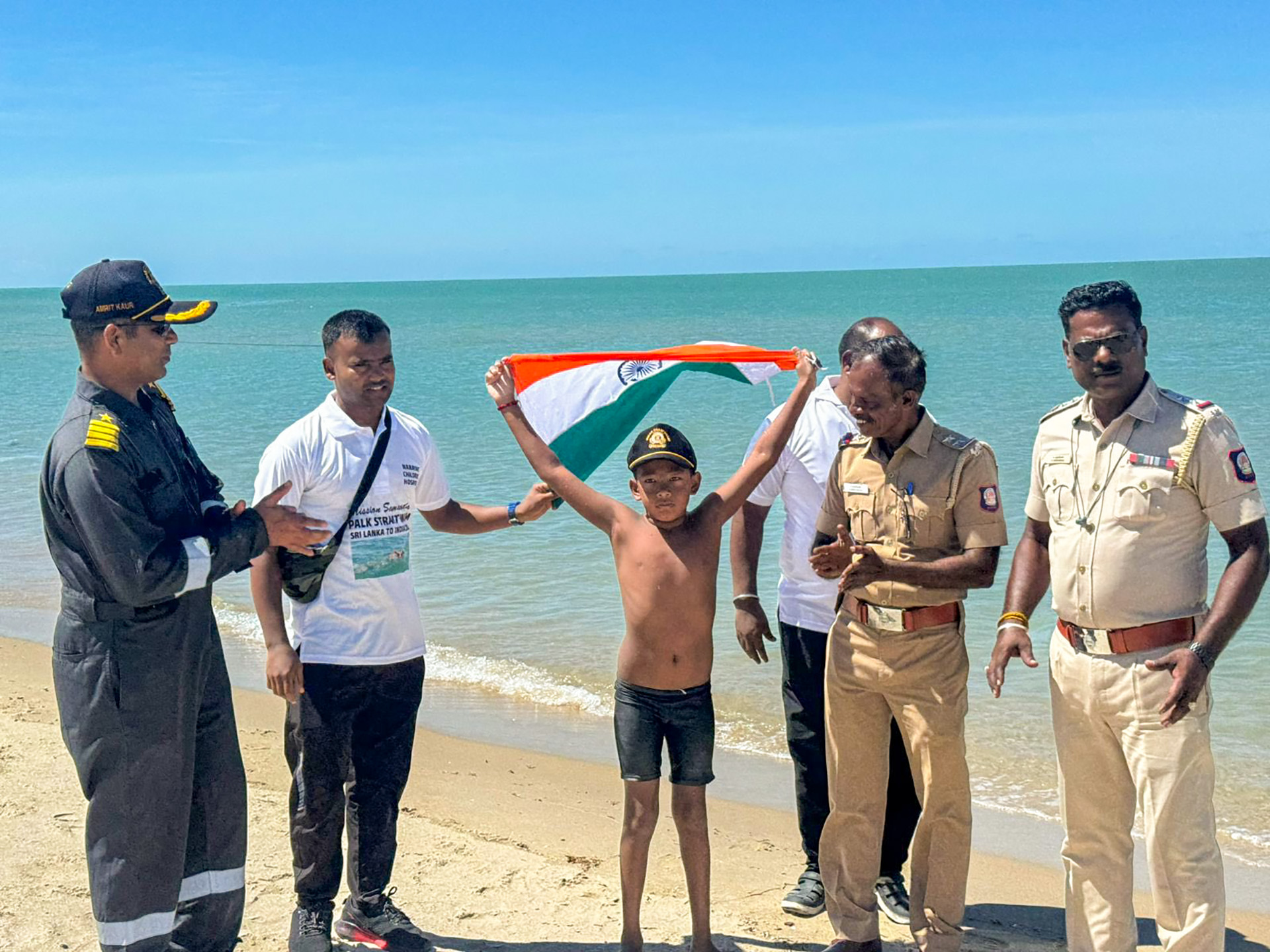ঝাড়খণ্ডের সাত বছর বয়সী সাঁতারু ঈশাঙ্ক সিং, পক প্রণালী অতিক্রম করে সর্বকনিষ্ঠ সাঁতারু হিসেবে বিশ্বরেকর্ড গড়েছে। 