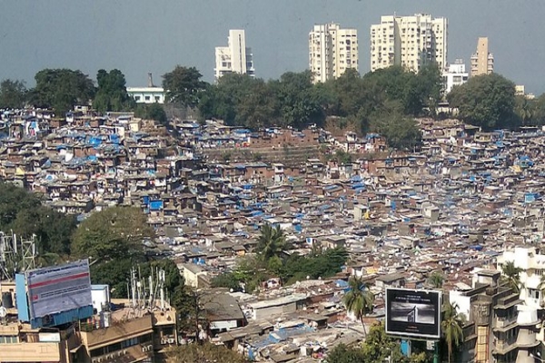 बॉम्बे हाईकोर्ट ने स्लम पुनर्विकास कानून के ऑडिट के लिए विशेषज्ञ समिति गठित करने का निर्देश दिया