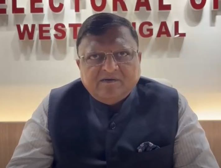 ভোট গণনার প্রস্তুতি সরেজমিনে খতিয়ে দেখতে আজ থেকে একাধিক জেলায় পরিদর্শন শুরু করেছেন রাজ্যের মুখ্য নির্বাচনী আধিকারিক।