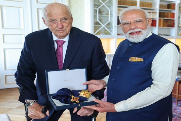 Union Ministers congratulate PM Modi on receiving Norway’s highest honour