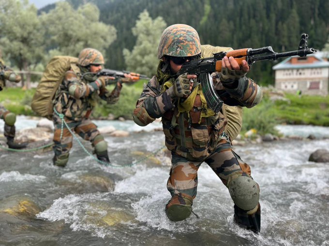 जम्मू-कश्मीर में सेना ने एलओसी पर घुसपैठ की कोशिश नाकाम की, एक आतंकवादी ढेर