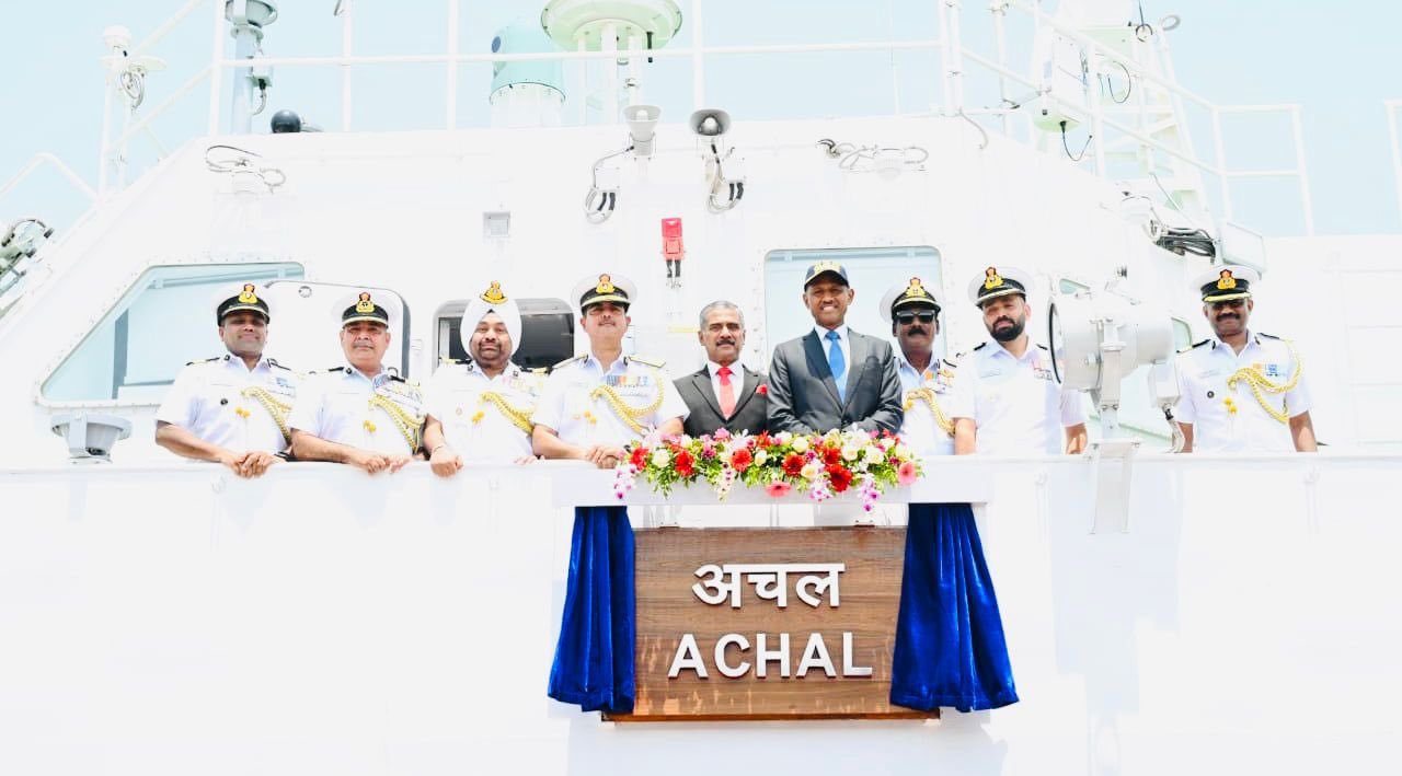 भारतीय तटरक्षक बल ने नवीनतम पोत आईसीजीएस अचल को सेवा में शामिल किया
