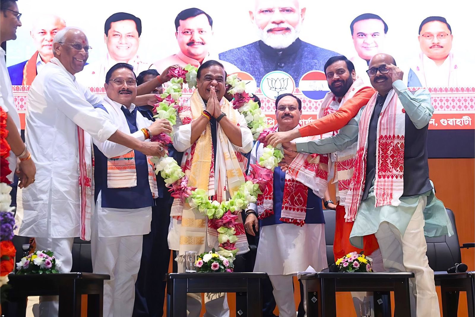 असम के राज्‍यपाल ने हिमंत बिस्वा सरमा को राज्य में नई सरकार बनाने के लिए आमंत्रित किया