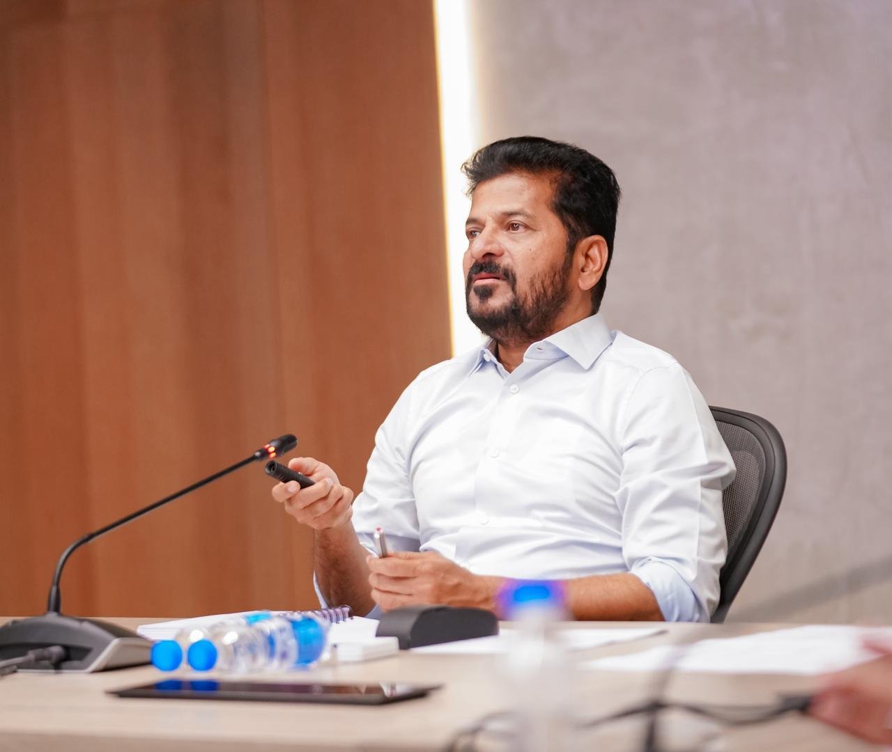 तेलंगाना सरकार ने शैक्षिक सामग्री वितरण में जवाबदेही बढ़ाने के लिए नई केंद्रीकृत खरीद नीति लागू की