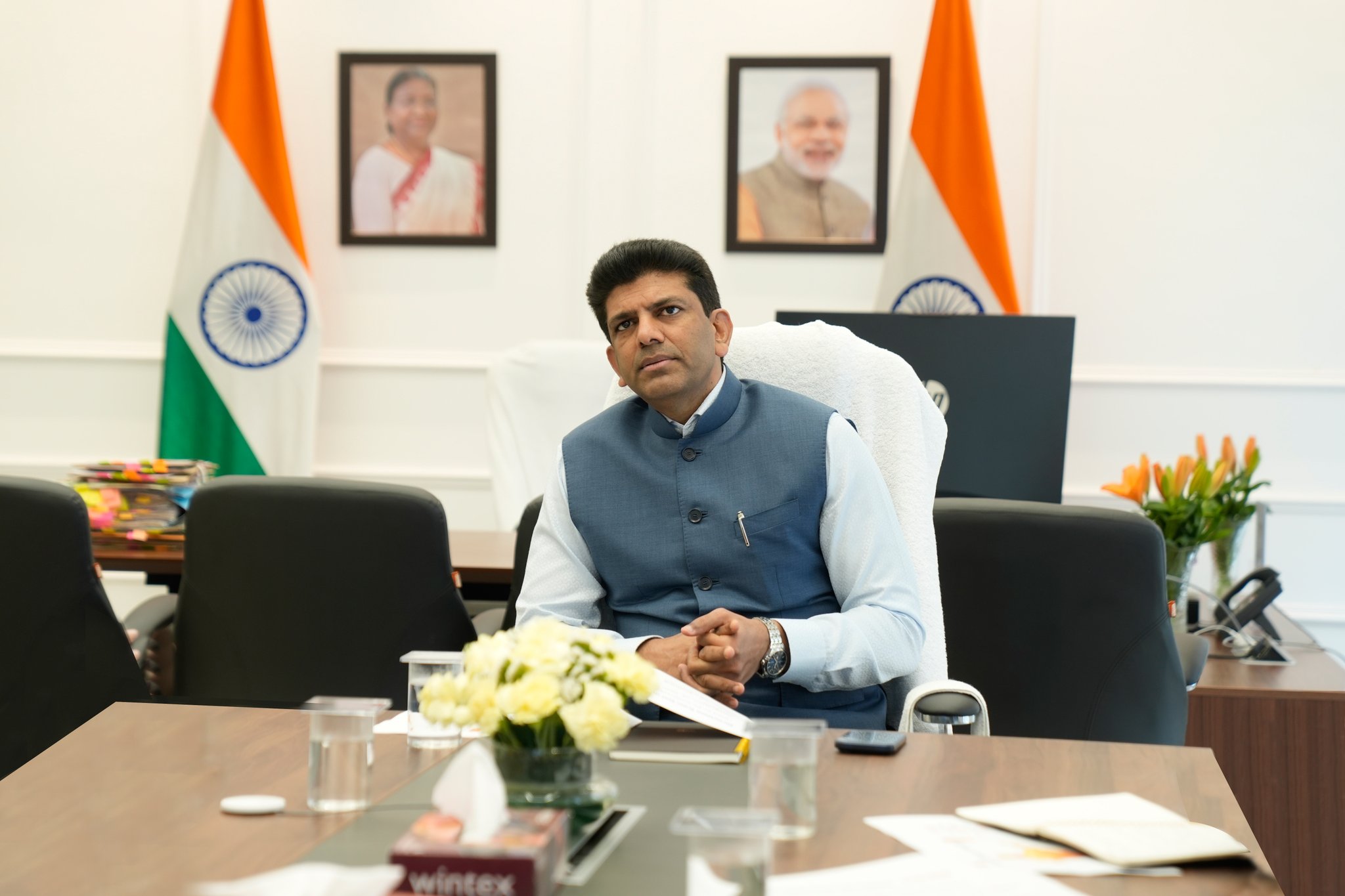 संचार राज्यमंत्री पेम्मासानी ने इंडिया पोस्ट के जरिए दूरस्थ उत्पादकों को वैश्विक बाजारों से जोड़ने पर चर्चा की