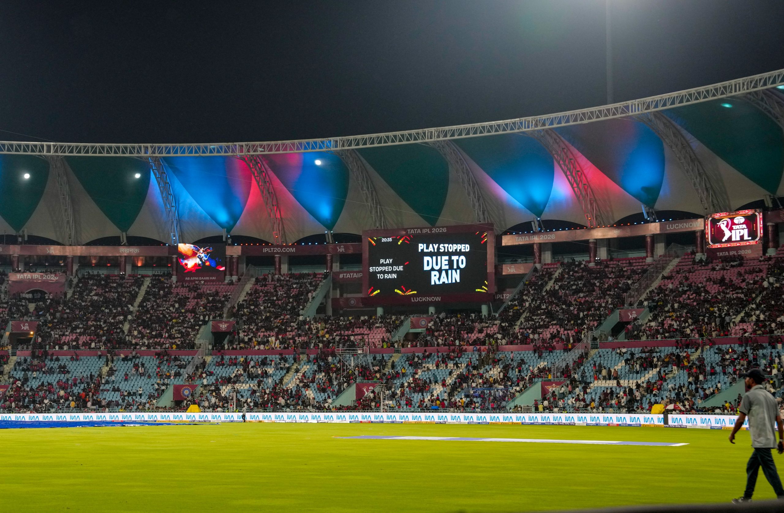 Lucknow Super Giants reach 95 without loss in IPL match against Royal Challengers Bengaluru 