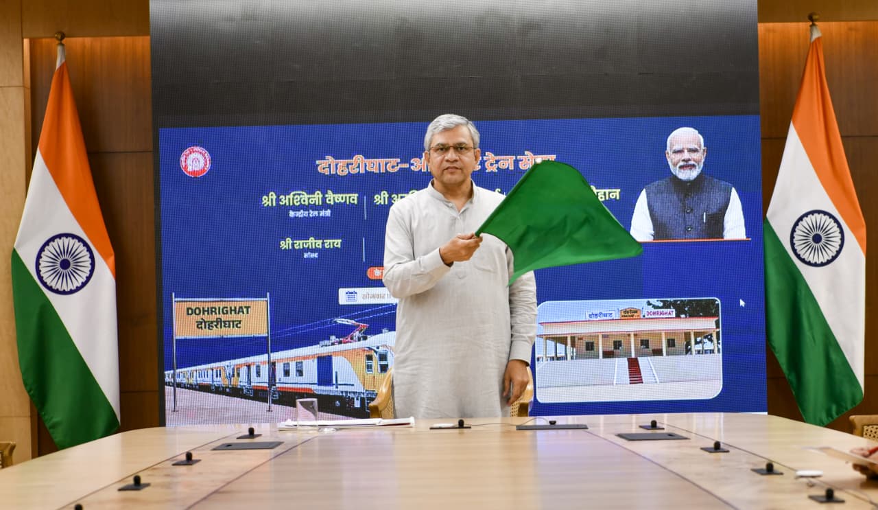 रेल मंत्री अश्विनी वैष्णव ने दोहरीघाट-औड़िहार यात्री ट्रेन को वर्चुअल हरी झंडी दिखाई
