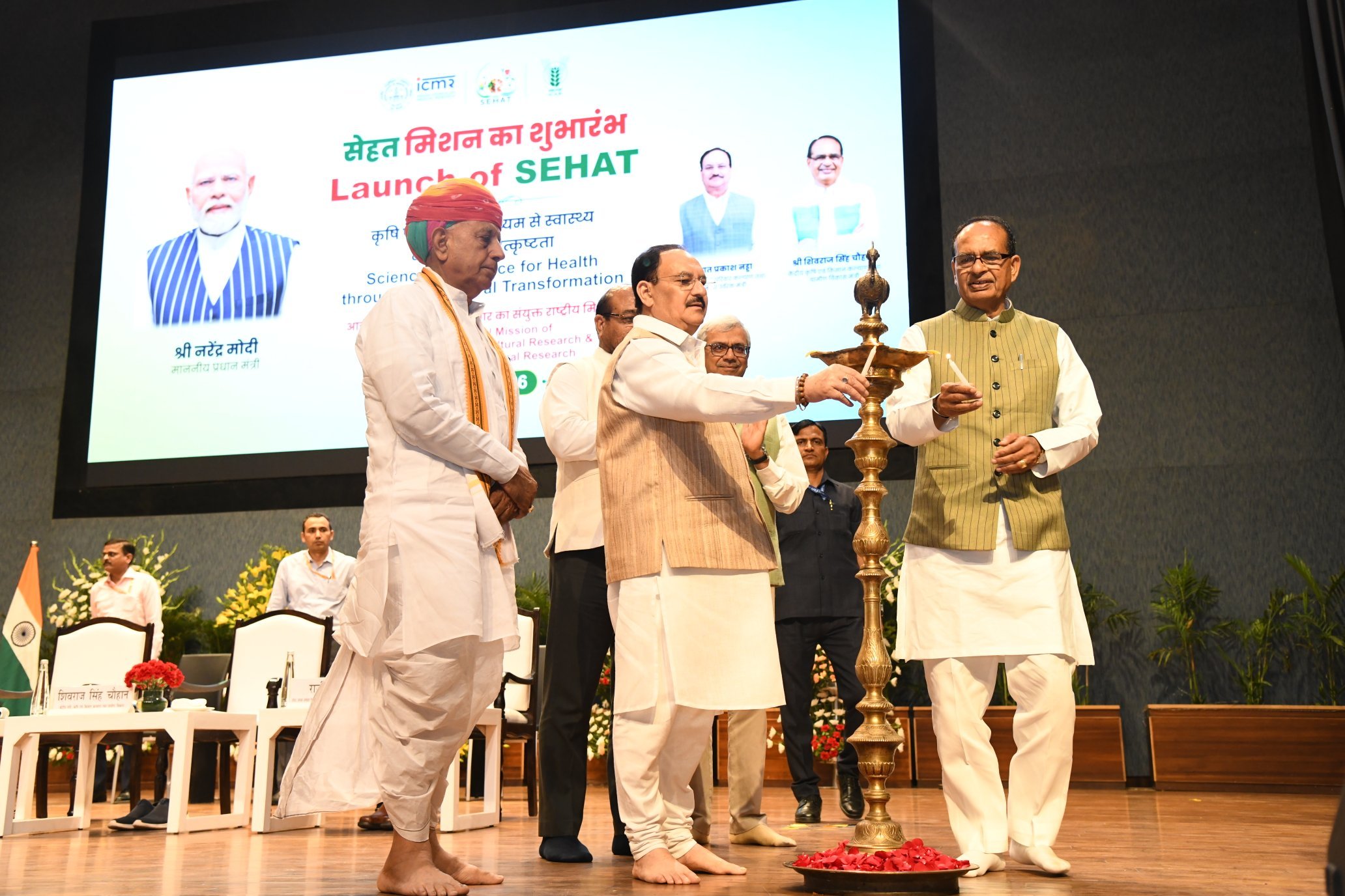 देश में खाद्यान का पर्याप्‍त भंडार उपलब्‍ध है: कृषि मंत्री शिवराज सिंह चौहान
