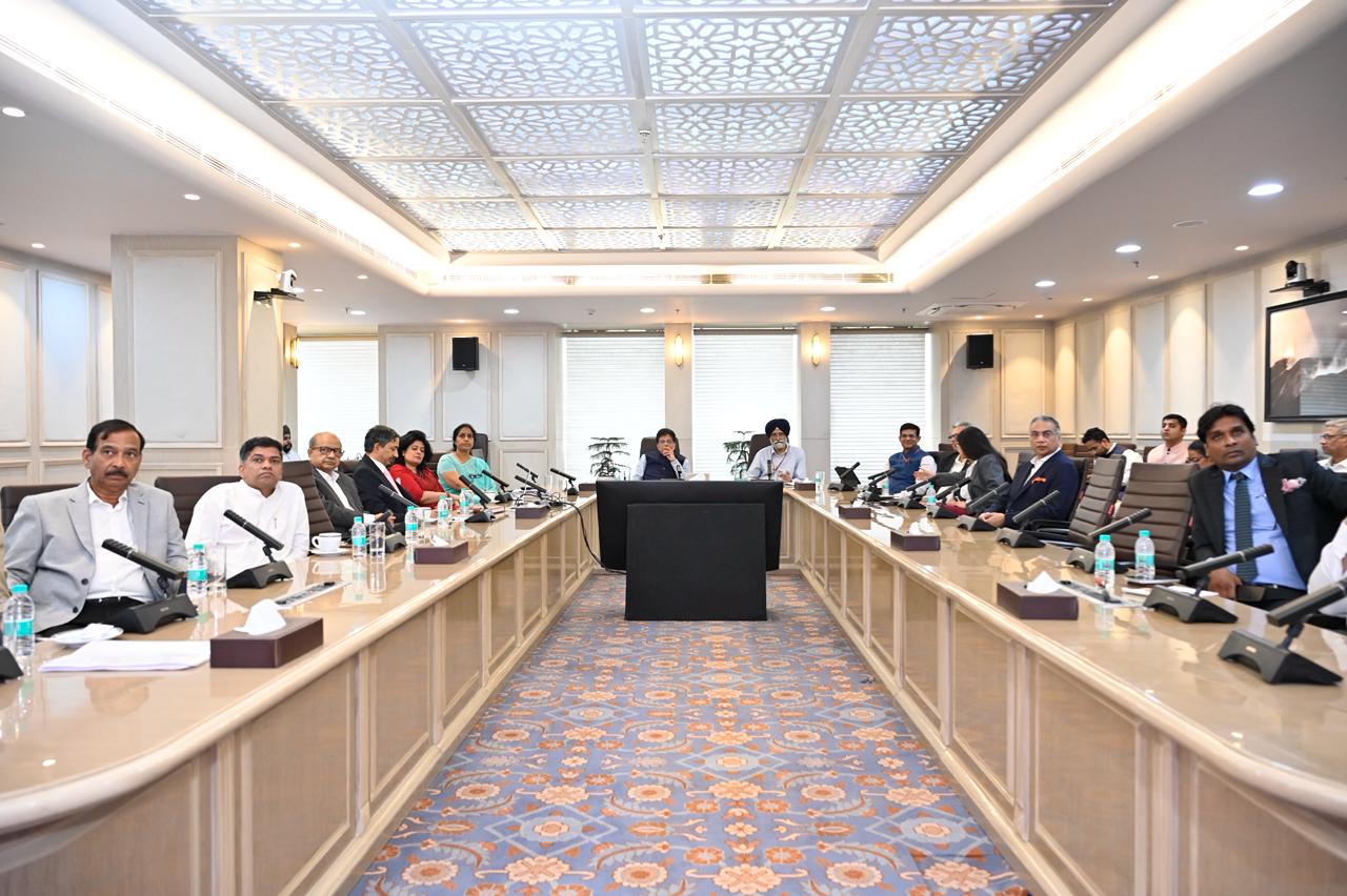केंद्रीय मंत्री पीयूष गोयल ने उद्योग संघों के प्रतिनिधियों से बातचीत की, ब्रांड इंडिया को मजबूत करने पर दिया जोर