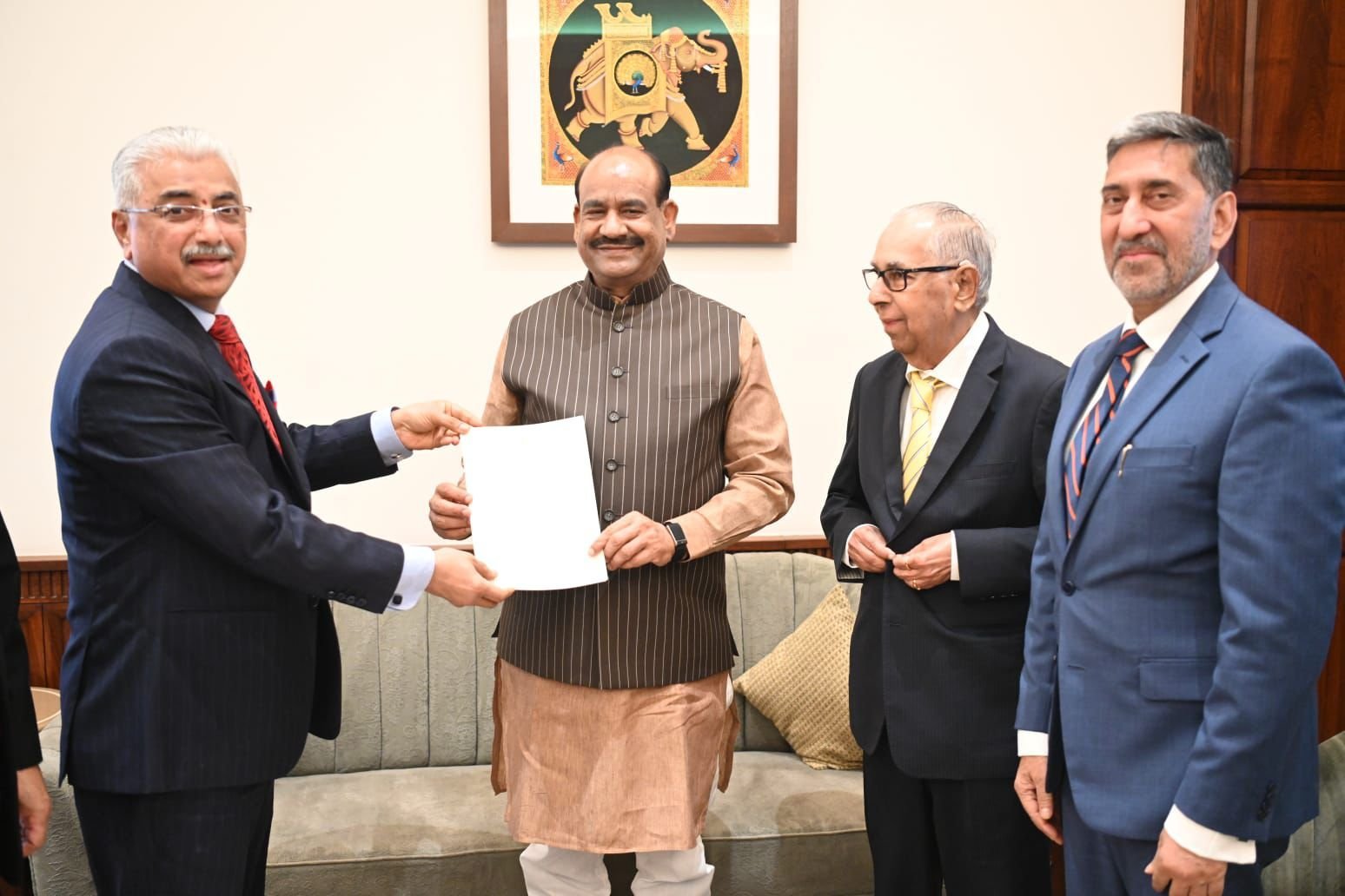 न्यायमूर्ति यशवंत वर्मा मामले की जांच रिपोर्ट लोकसभा अध्यक्ष ओम बिरला को सौंपी गई