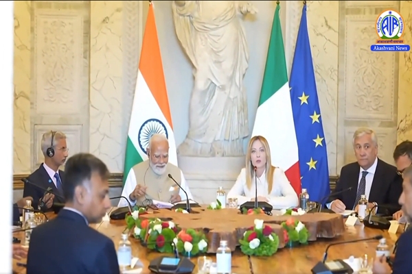 PM Modi & PM Meloni discuss regional & global developments of mutual interest during delegation-level talks