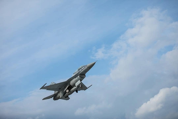 Romanian fighter jet targets suspected Ukrainian drone as part of NATO’s Baltic air policing